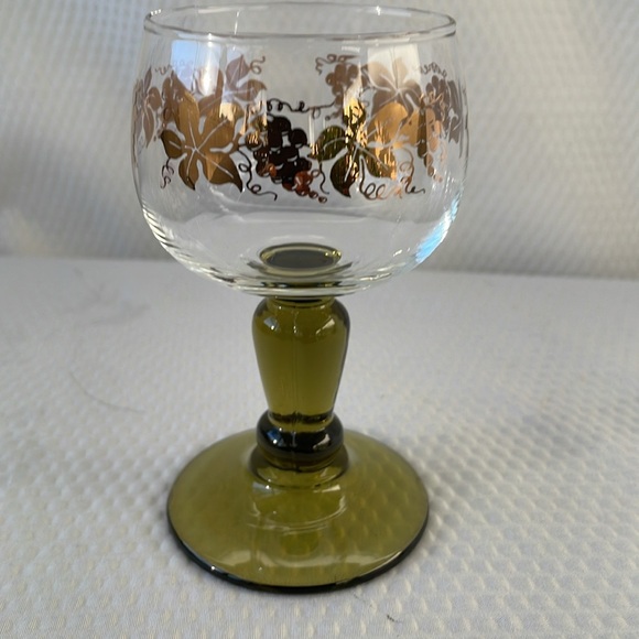 German Roemer 4 oz Wine Glass with Gold Grapes and Leaves Motif and Olive stem. - Picture 2 of 5